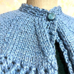 手編み襟 ミニケープ 模様編み ウール100%・ブルー ミニポンチョ 8枚目の画像