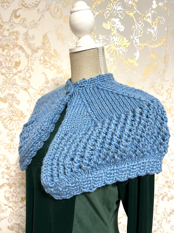 手編み襟 ミニケープ 模様編み ウール100%・ブルー ミニポンチョ 5枚目の画像