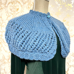 手編み襟 ミニケープ 模様編み ウール100%・ブルー ミニポンチョ 3枚目の画像