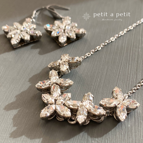 総スワロフスキー®︎ 『Fleur』ネックレス ［サージカルステンレス  