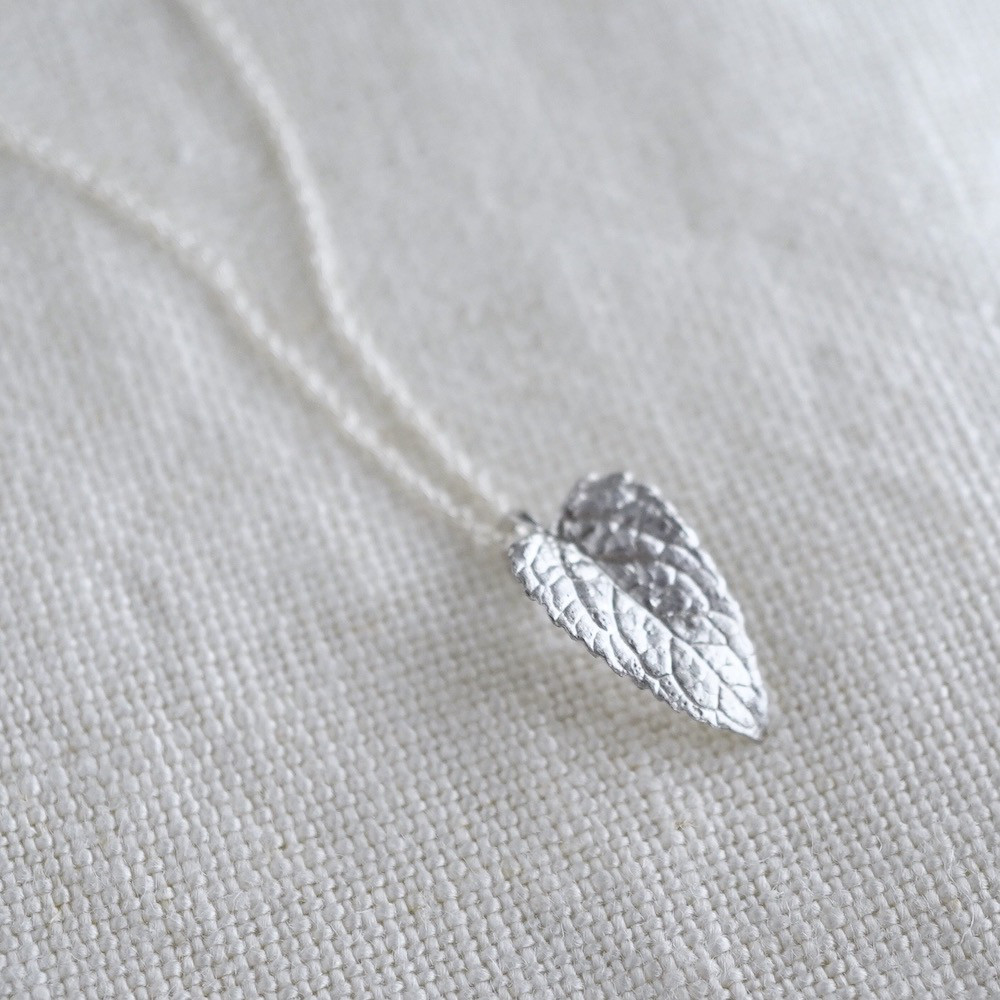Eupatorium leaf necklace [P092SV]