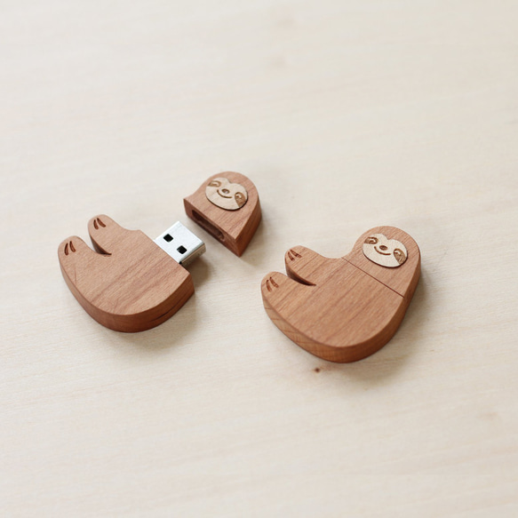 【オーダーメイドギフト】木製 USB メモリ ナマケモノ 2枚目の画像