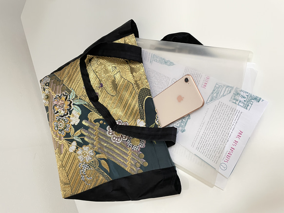 袋帯の正絹トートバッグ　１点もの／A4ファイルもはいります　桜・流水紋にオートクチュール刺繡 11枚目の画像