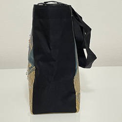 袋帯の正絹トートバッグ　１点もの／A4ファイルもはいります　桜・流水紋にオートクチュール刺繡 7枚目の画像