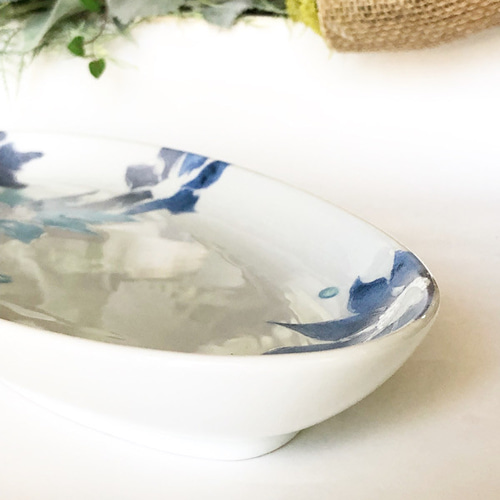 エナメル絵付けのお花の楕円/大長皿・青色 中皿 広がるクリエイター