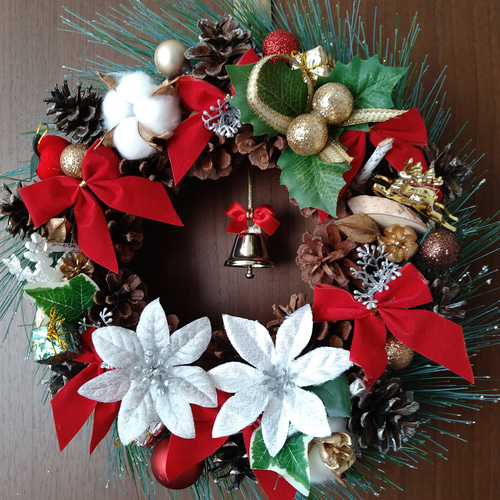 ❤赤いリボンの可愛いベルのついた素敵なクリスマスリース 一点物 玄関
