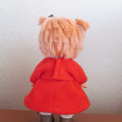 ⁑お人形のお洋服⁑ふわふわ＊赤いフリース＊トレーナー＆スカート＊ハンドメイド＊ドール服＊26ｃｍドール 5枚目の画像