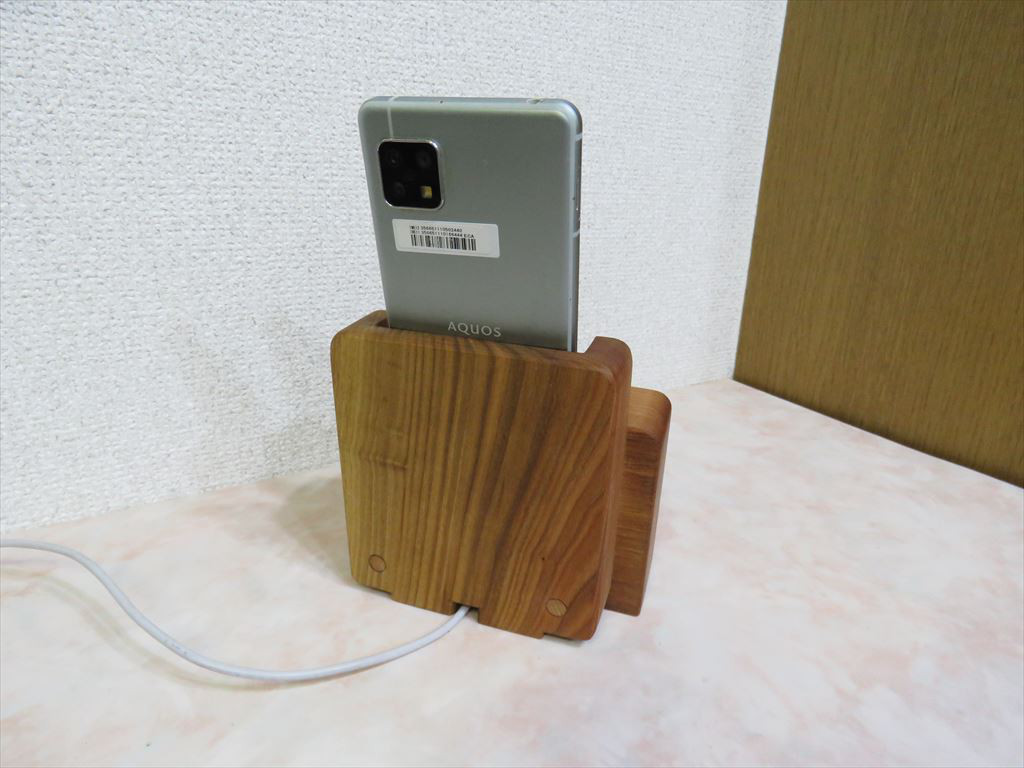 スマホスタンド角型　ラッパー　ケース付きでも対応可