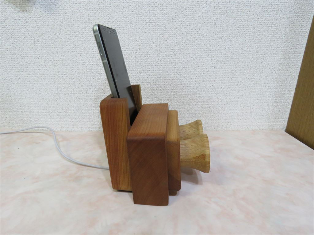 スマホスタンド角型　ラッパー　ケース付きでも対応可