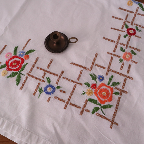 大判 Vintage テーブルクロス 手刺繍 ヨーロッパ ヴィンテージ 東欧