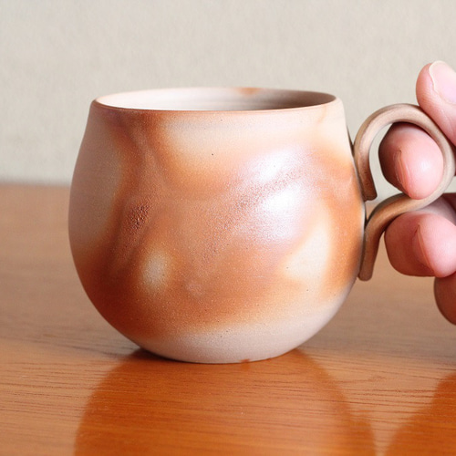 備前焼のもっと丸いコーヒーカップ（明るめ） マグカップ 備前焼