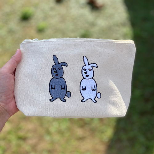 ウサギ刺繍のストライプポーチ ウサギ刺繍ちりめんポーチ2個セット - メルカリ