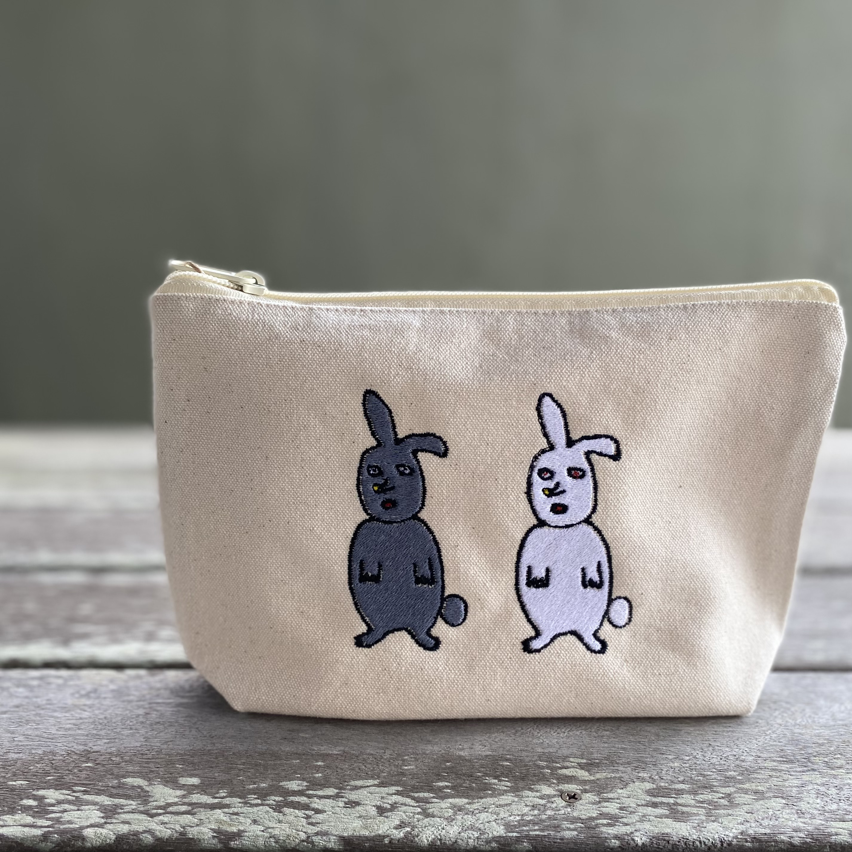 巨匠動物園】しろくろうさぎさん刺繍ポーチ ポーチ BESIDE 通販