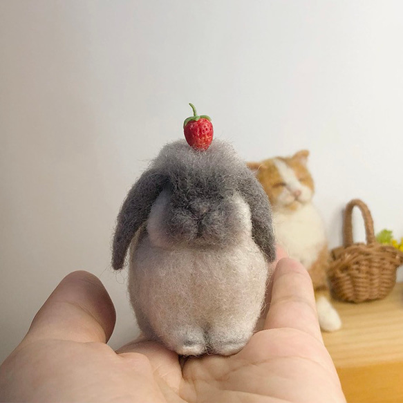 うさぎの羊毛フェルト　個性的な子 うさぎの羊毛フェルト個性的な子