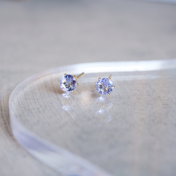 タンザナイトの一粒ピアス　４ｍｍ　つけっぱなしOK　サージカルステンレス　12月誕生石　小粒　金属アレルギー対応　天然石 3枚目の画像