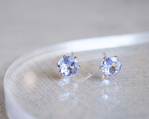タンザナイトの一粒ピアス 4mm つけっぱなしOK サージカル