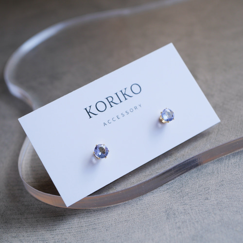 タンザナイトの一粒ピアス 4mm つけっぱなしOK サージカル