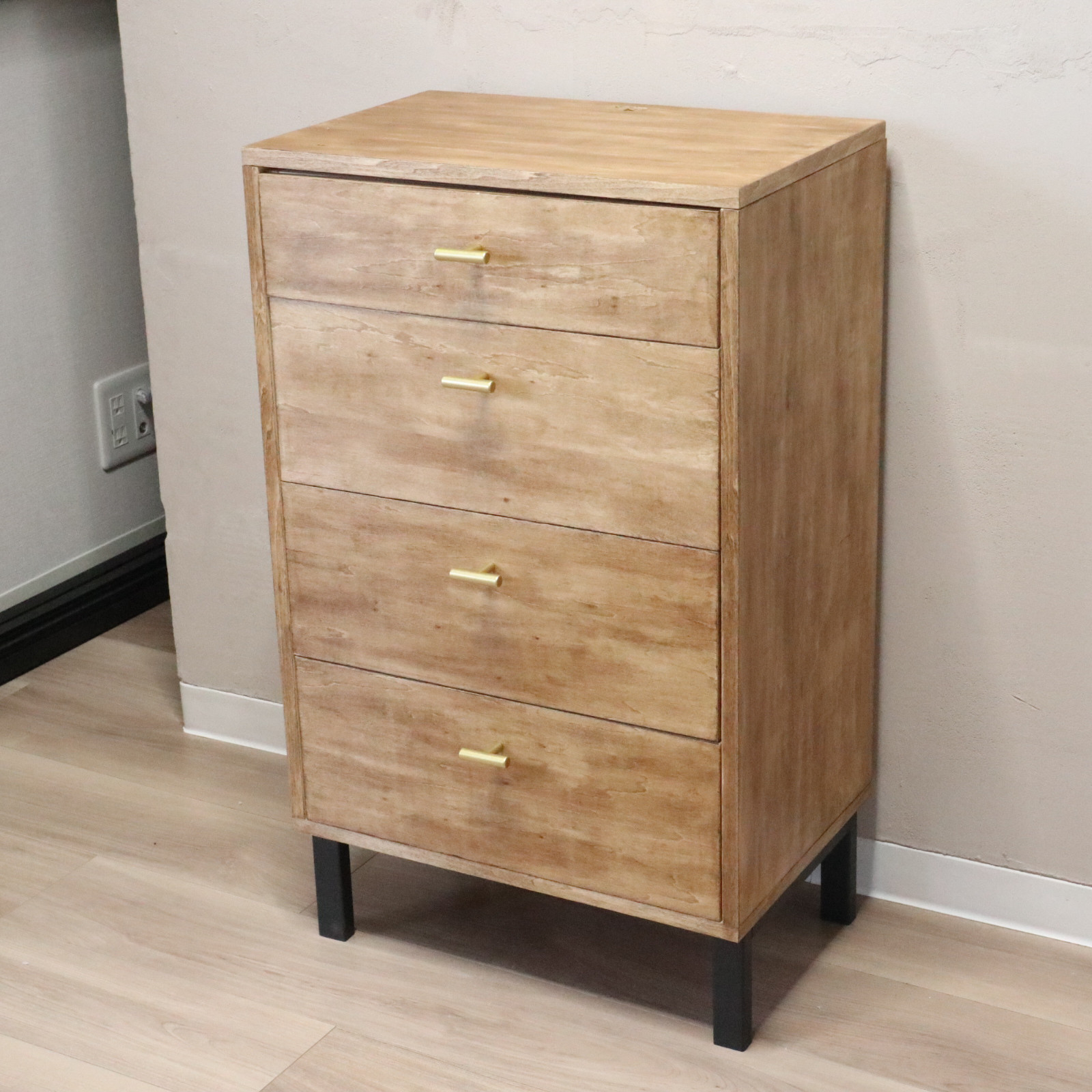 送料無料　ワックス仕上げのミニチェスト