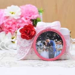 【春色新作2023】大人かわいい結婚祝い用レース付カメラ型フォトフレーム　ピンク 1枚目の画像