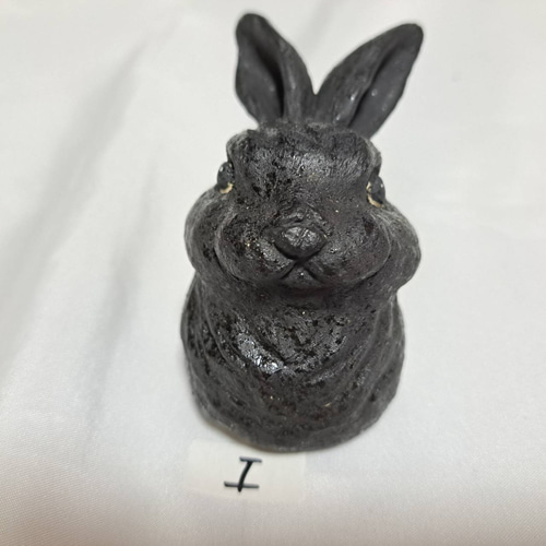 I 干支 ウサギ 黒ウサギ お正月 縁起 卯年 陶器うさぎ 土鈴 H
