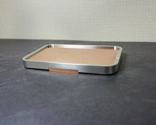 丸型小物入れ物（削り出し)　ブラックウォールナット製　磁石蓋（天然無垢） 丸型 小物入れ物 ウォールナット製 磁石蓋 | woodyplus