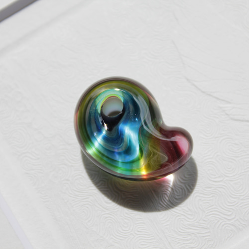 蜻蛉玉 〜勾玉／虹〜 2022-12 とんぼ玉 gaco 通販 15029202