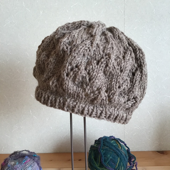 透かし編みのベレー帽 1枚目の画像