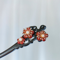枝に咲く紅梅　天然石赤瑪瑙　木製かんざし　両面飾り　檀木　黒檀木 8枚目の画像