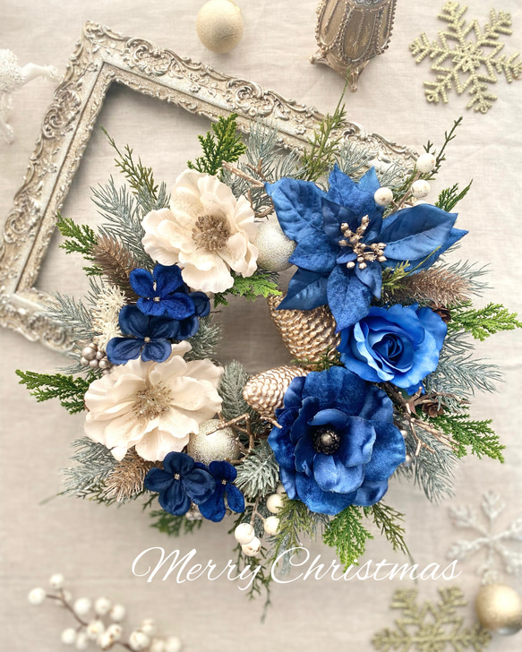 ブルーポインセチア・アネモネ・ローズのシックな大人Xmasリース 35