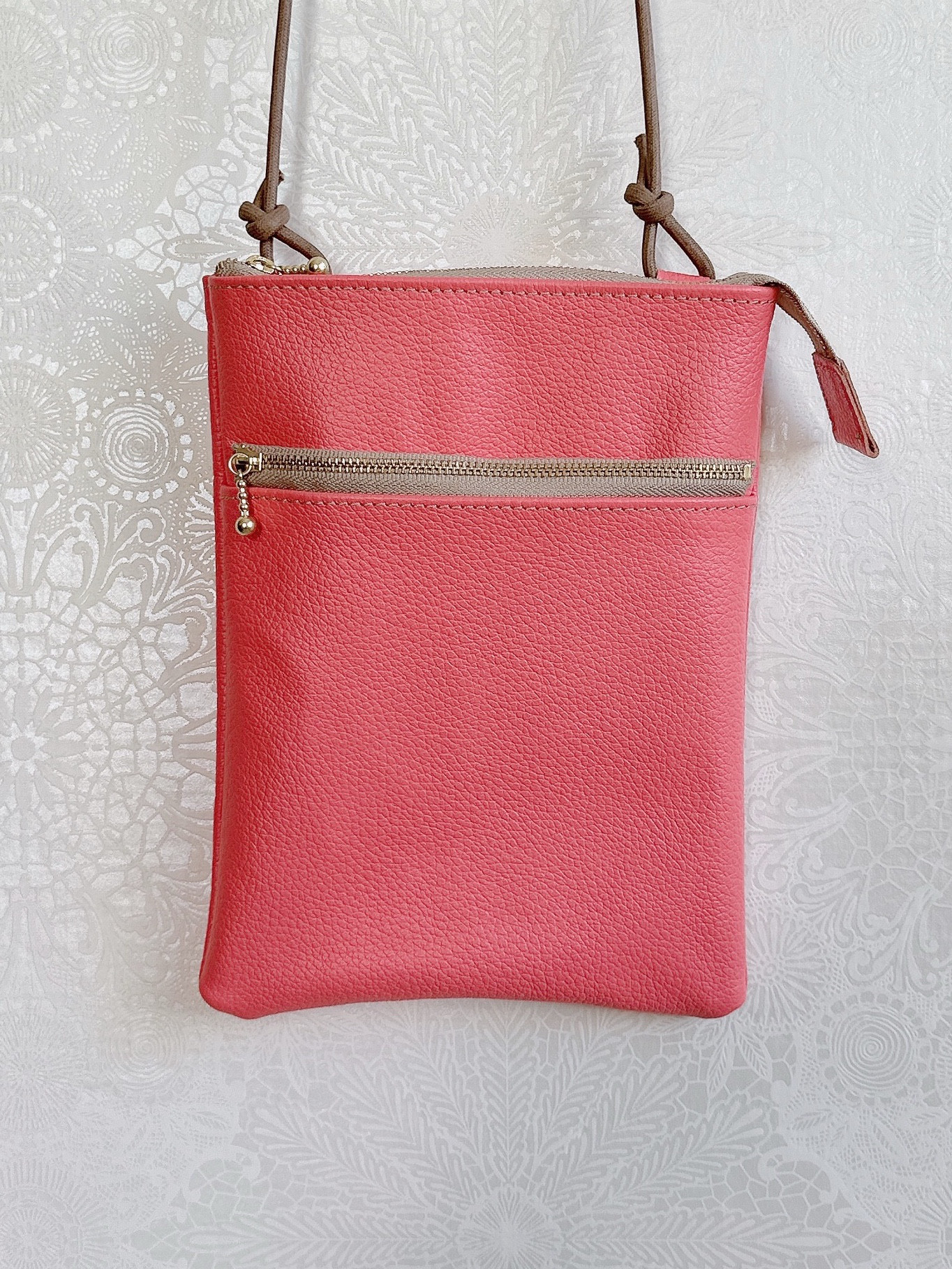 サコッシュ スマート レザー  本革  長財布サイズ サーモン ピンク