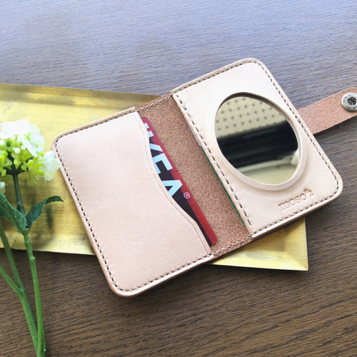 ミラー＆カードケース＆絆創膏入れ】多機能レザーパスケース パス