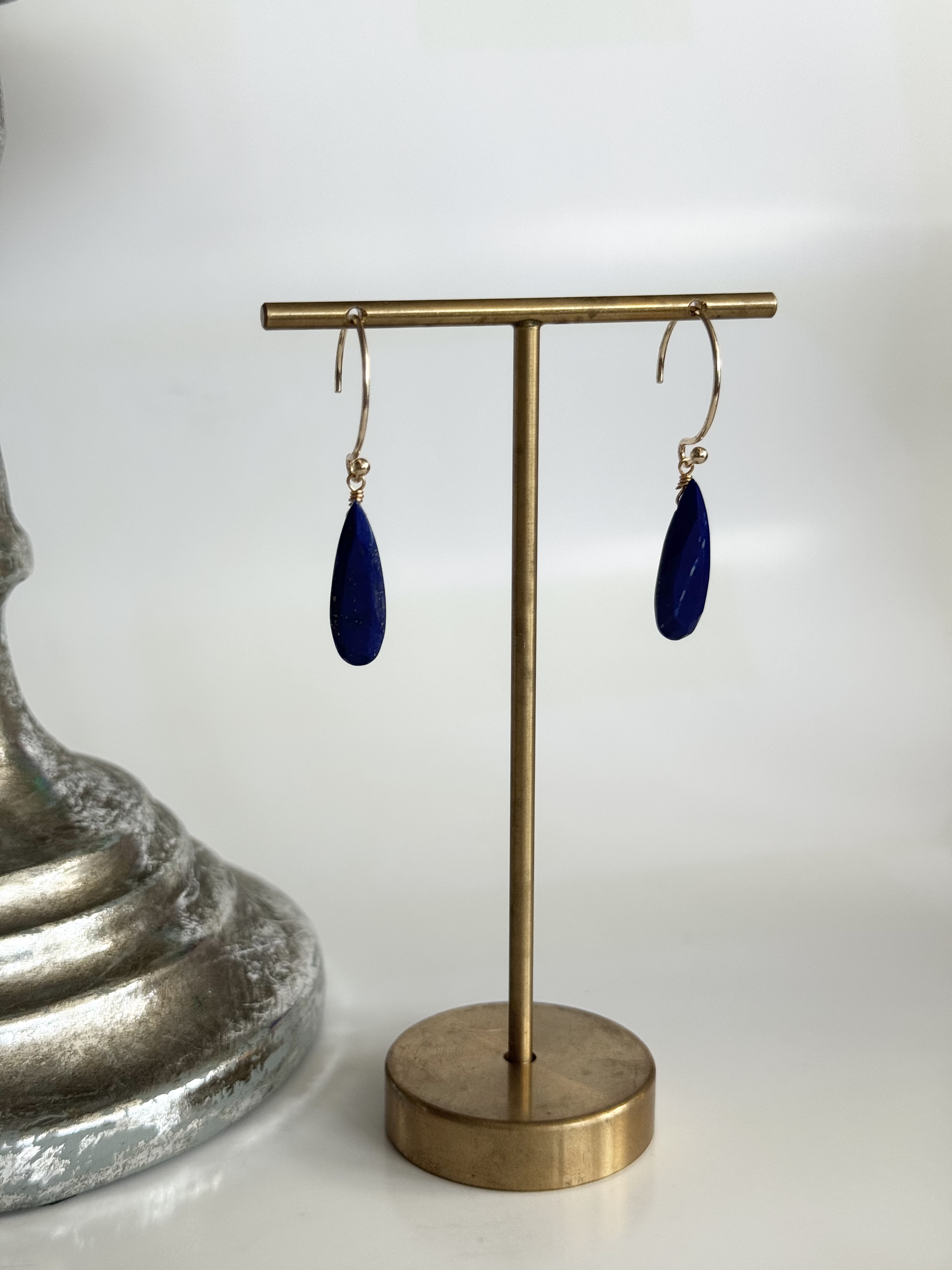 ラピスラズリのペアシェイプファセットカットピアス/金具変更可〈14kgf  K10  K18〉