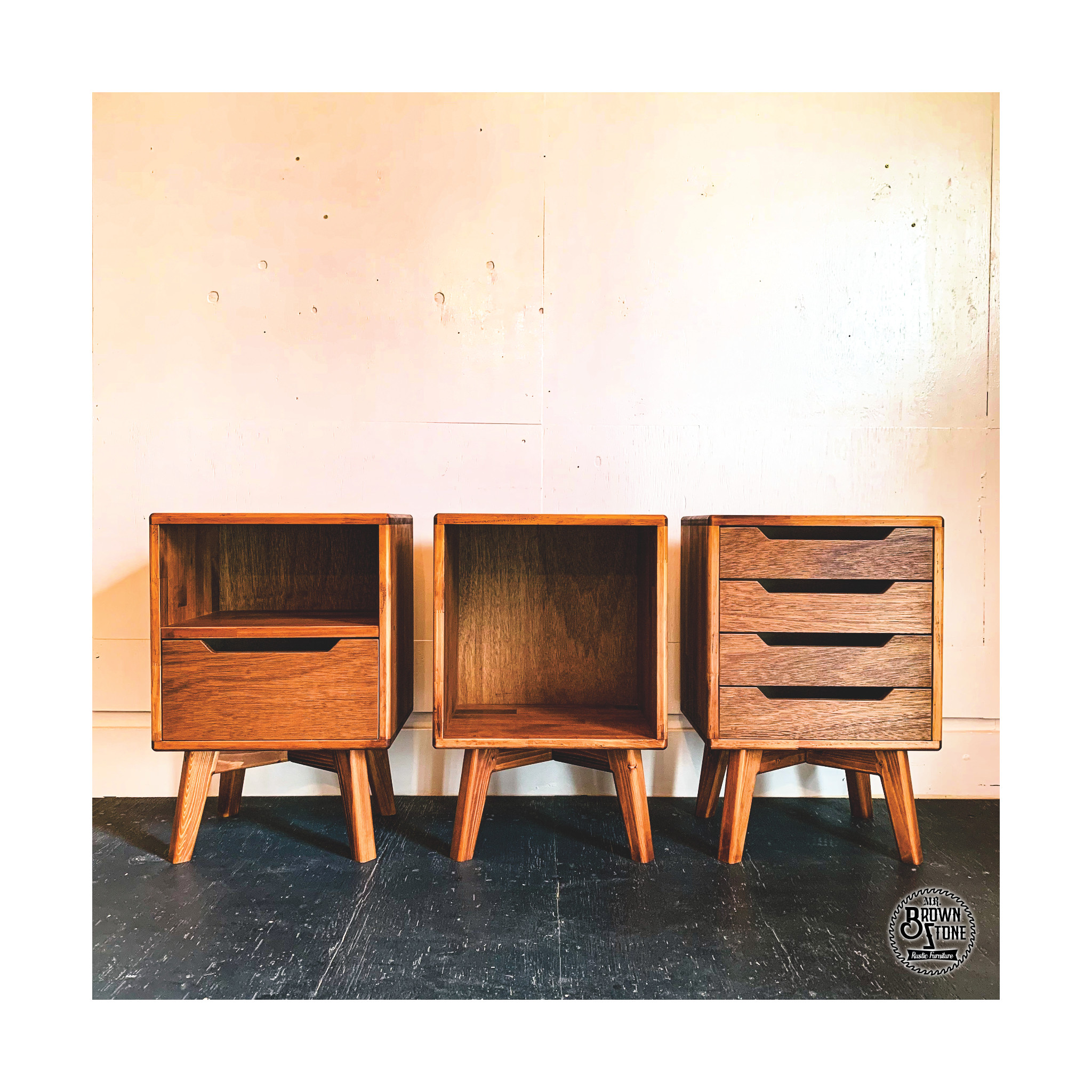 無垢材の脚付きユニットボックス　　背板アリ横揺れ無し　A4収納可　北欧ヴィンテージ　子供安全角丸加工　サイドテーブル