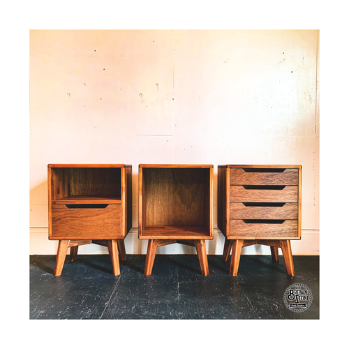 無垢材の脚付きユニットボックス 背板アリ横揺れ無し A4収納可 北欧