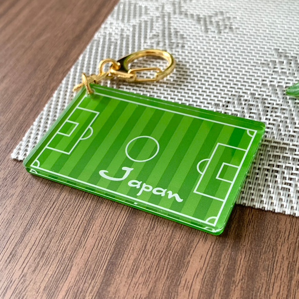 【送料無料】サッカーフィールド風 キーホルダー グリーンVer. soccer 蹴球 スポーツ 部活 運動 刻印 彫刻 3枚目の画像