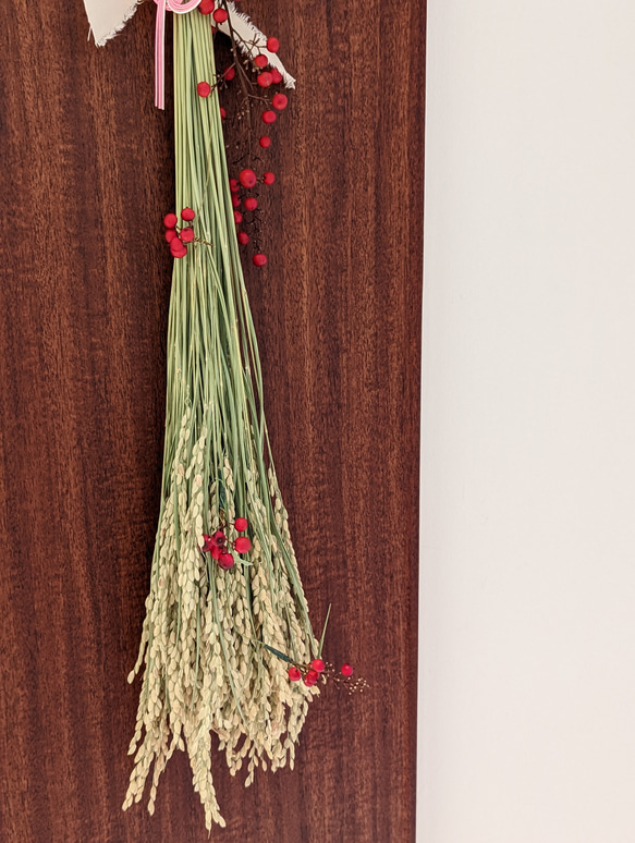 ナチュラルで可愛い！和モダンな揺れる赤い実のしめ縄飾り　年末年始　正月　プレゼント　玄関 3枚目の画像