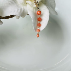 琦珍玉寶 入手代表幸福的珊瑚吧❤️ 天然momo珊瑚耳環~修飾臉型的設計款～ 珊瑚圓珠圓潤飽滿~色彩鮮活自然~ 第5張的照片