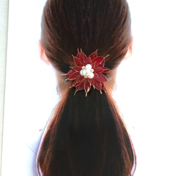 ポインセチアのヘアアクセサリー　ポニーフック 3枚目の画像
