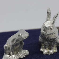 干支飾り　錫製置物　蛙と兎 5枚目の画像