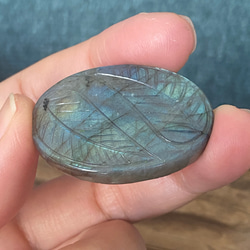 リーフカービング グリーングラデーション ラブラドライト ルース 33 天然石 6枚目の画像