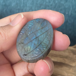 リーフカービング グリーングラデーション ラブラドライト ルース 33 天然石 4枚目の画像