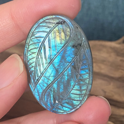 リーフカービング グリーングラデーション ラブラドライト ルース 33 天然石 12枚目の画像