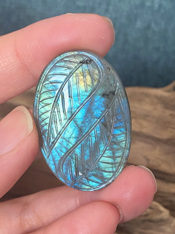 リーフカービング グリーングラデーション ラブラドライト ルース 33 天然石 12枚目の画像