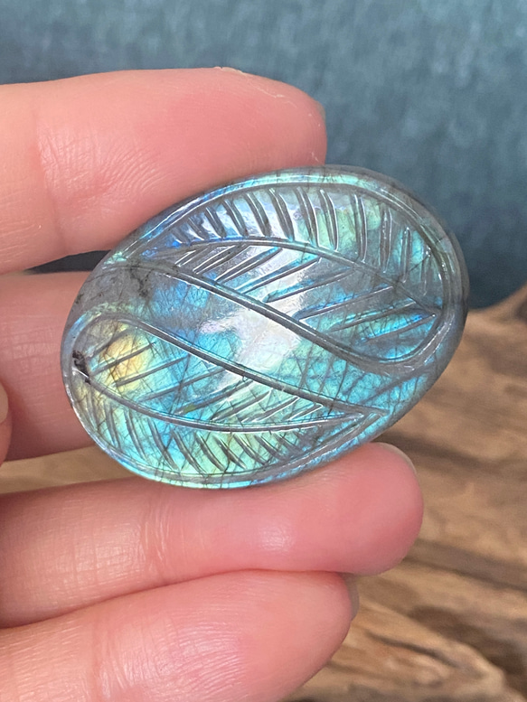 リーフカービング グリーングラデーション ラブラドライト ルース 33 天然石 15枚目の画像