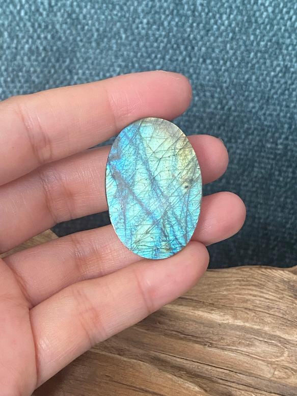 リーフカービング グリーングラデーション ラブラドライト ルース 33 天然石 11枚目の画像