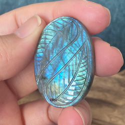 リーフカービング グリーングラデーション ラブラドライト ルース 33 天然石 3枚目の画像