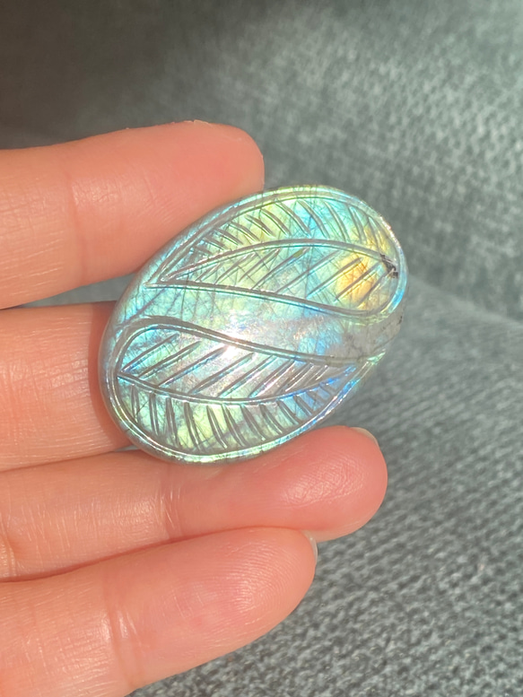 リーフカービング グリーングラデーション ラブラドライト ルース 33 天然石 18枚目の画像