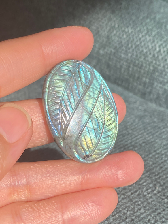 リーフカービング グリーングラデーション ラブラドライト ルース 33 天然石 19枚目の画像