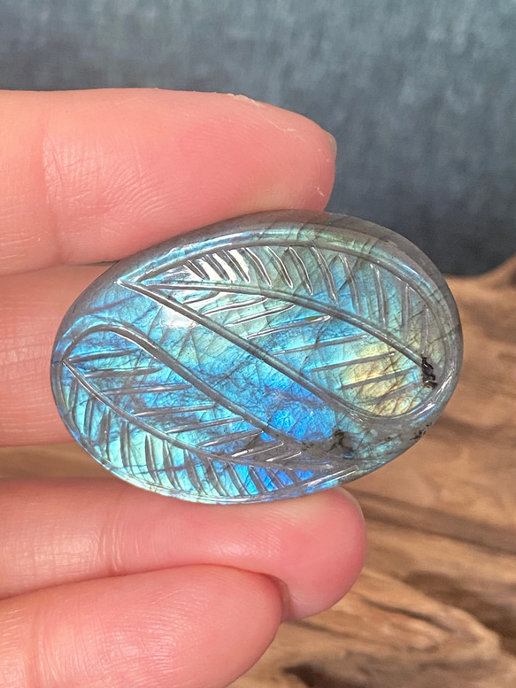 リーフカービング グリーングラデーション ラブラドライト ルース 33 天然石 13枚目の画像