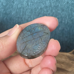 リーフカービング グリーングラデーション ラブラドライト ルース 33 天然石 8枚目の画像